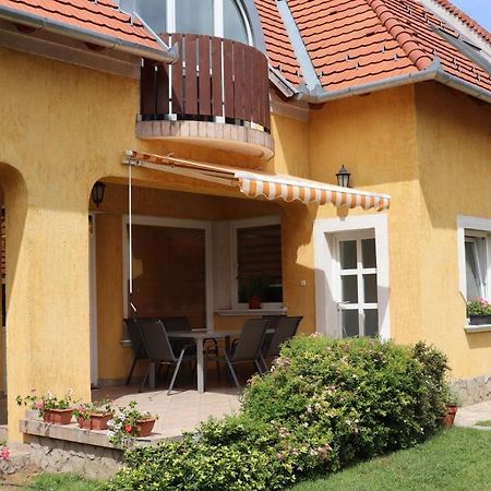 B6 Apartman Veszprém Exterior photo